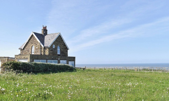 Sandsend Cottage | 4 bedroom accommodation in Sandsend, near Whitby