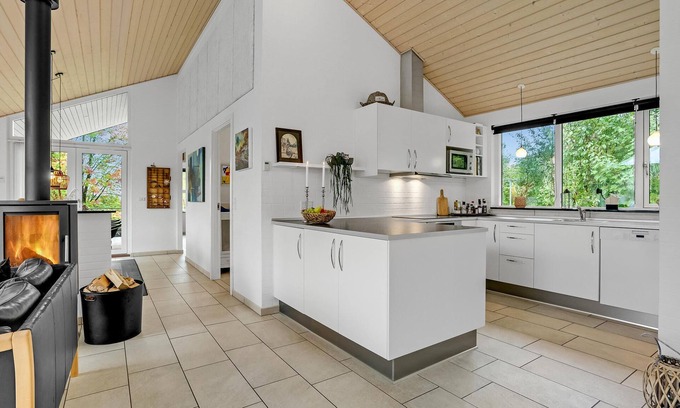 Hvalpsund House | 4 bedroom accommodation in Farsø