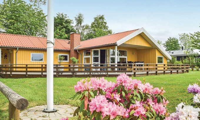 Pøt Strandby House | 4 bedroom amazing home in Juelsminde