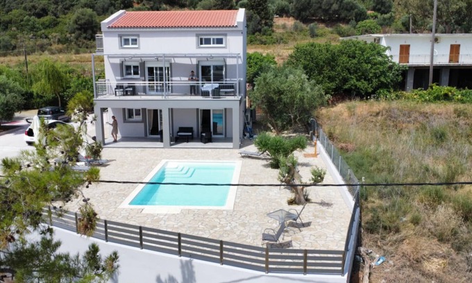 Paliki Apartment | 4-Bedroom Apartment with Sea View, Wi-Fi and Air Conditioning