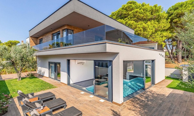 Fazana House | 4 bedroom awesome home in Fazana