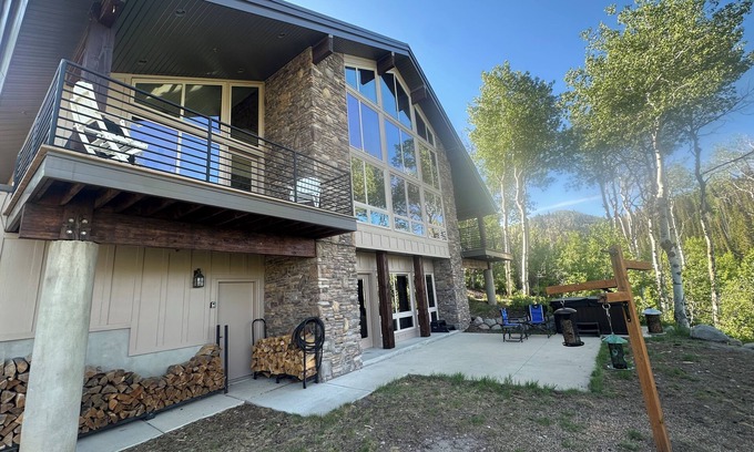 Timber Lakes Cabin | 4-bedroom cabin in the aspens above Heber City with WiFi