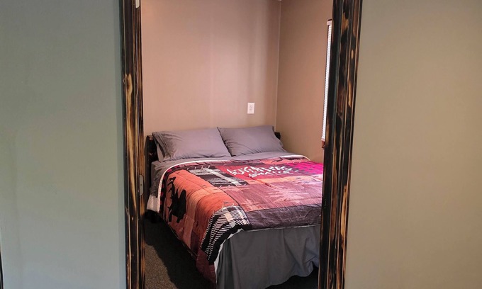 Nelsonville Cabin | 4-bedroom cabin in peaceful Nelsonville with AC, 500ft from Mountain bike trail