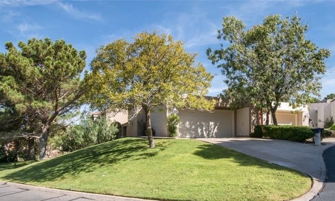 Thunderbird Condo | 4 Bedroom Condo 313625 by Houzlet