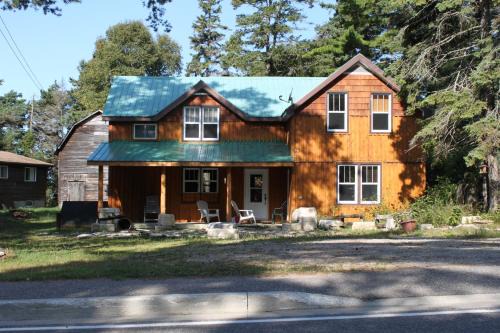 Manitoulin District House | 4 Bedroom Cottage on Manitoulin Island Next to Sand Beaches!