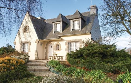 Yvias House | 4 Bedroom Cozy Home In Yvias