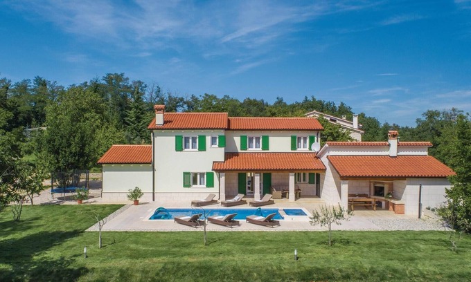 Gracisce House | 4 bedroom gorgeous home in Pican