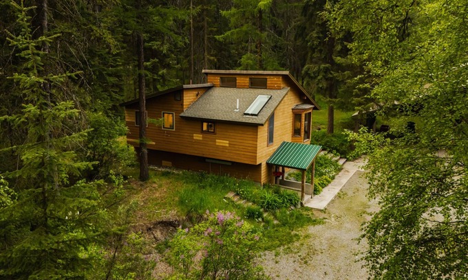 Whitefish House | 4-bedroom home in secluded Whitefish neighborhood with AC - 10 min from downtown
