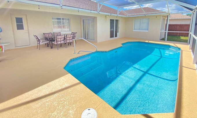 Thousand Oaks Villa | 4 bedroom home, private pool, single floor