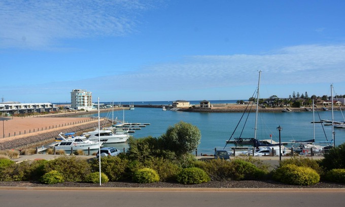 Wallaroo House | 4 bedroom home, sleeps 10 located in the Marina with Awesome Views