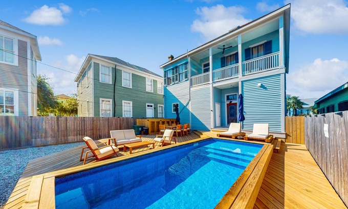 Galveston House | 4-bedroom home with pool, in the heart of Galveston’s East End Historic district