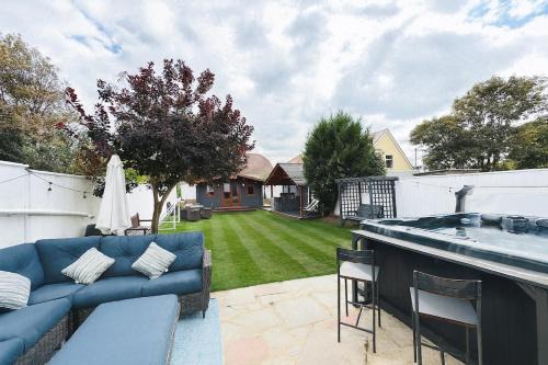 Southbourne House | 4 Bedroom House - Hot Tub - BBQ - Beach - Garden - Cinema - Parking