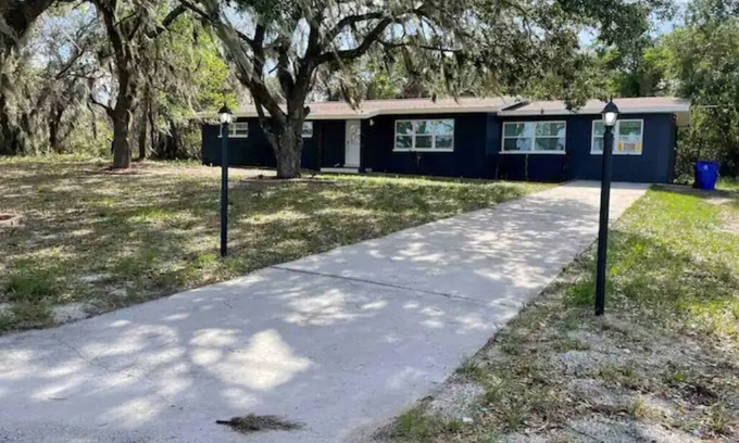 Sebring House | 4-bedroom house in fantastic Sebring with AC
