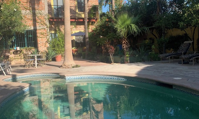 La Paz House | 4-bedroom house in La Paz WiFi, AC pool. Large garden yard. Your private resortn