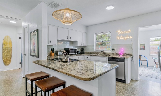 South Pinellas Community Council House | 4 Bedroom House w/Fully Fenced-In Backyard, Dog Friendly, 3 Min Drive to Beach!