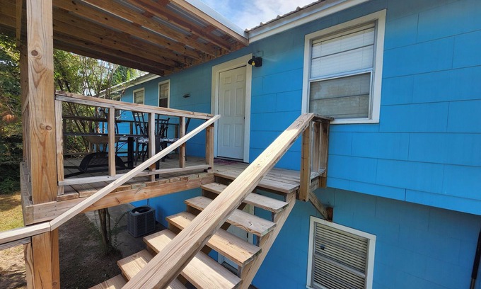 Livingston House | 4 bedroom house walking distance to the lake, with 3 kayaks and a game garage.