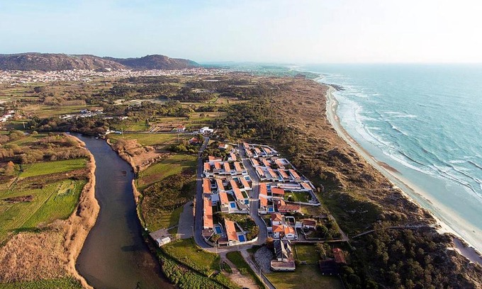 Esposende Villa | 4 bedroom Luxury Villa - riverside & beachside