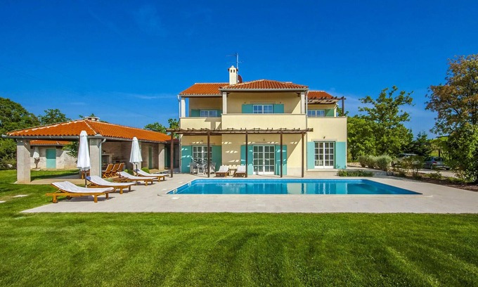 Butkovici House | 4 bedroom nice home in Butkovici