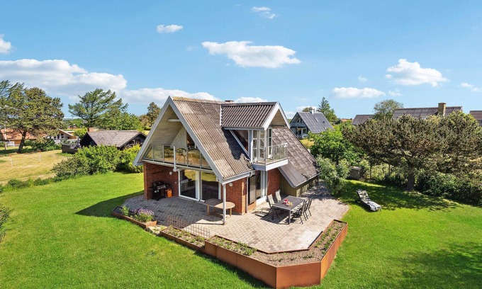 Næs House | 4 bedroom nice home in Assens