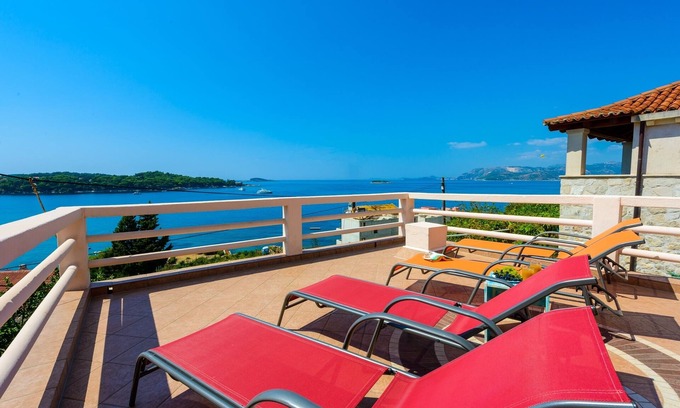 Cavtat Villa | 4 - Bedroom Panoramic Sea View Villa situated 100m from pebble beach