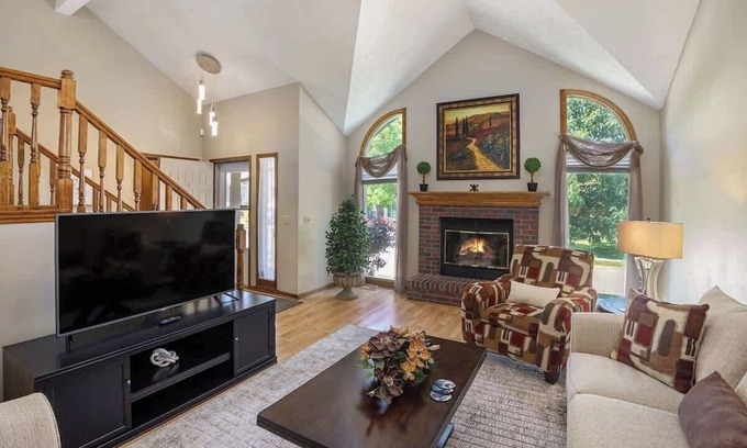 Bent Creek House | 4-Bedroom Retreat with Outdoor Space & King Bed