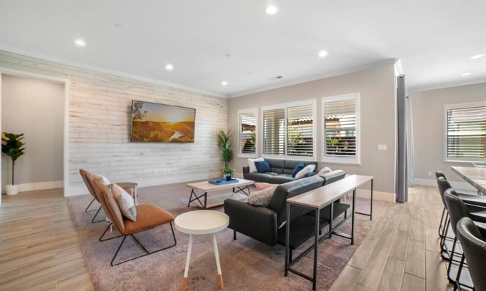 Lodi House | 4 Bedroom Sleeps 10 l Family Home l Near Wineries