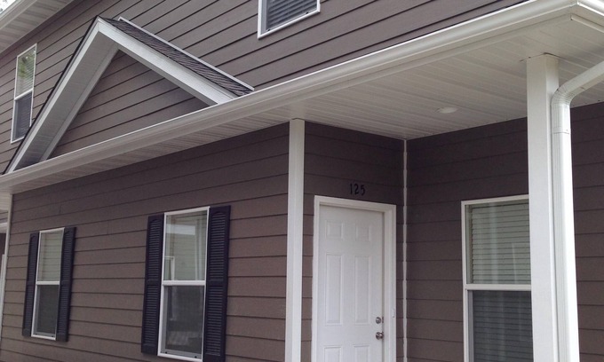 Columbia House | 4 bedroom, sleeps 8. Cheaper than a hotel! Close to Downtown, MU, and Stadium!