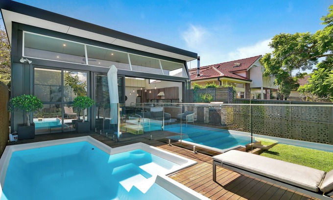 Middle Cove House | 4 bedroom stylish house, pool, opposite park