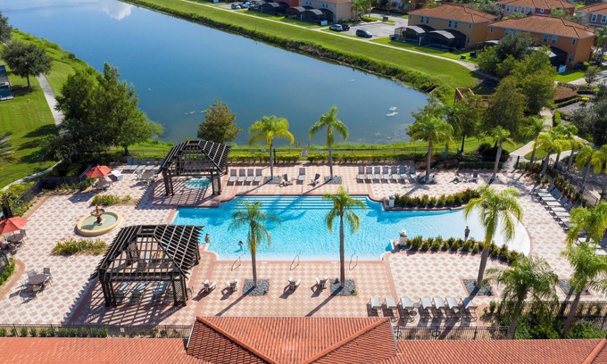 Seasons House | 4-bedroom Townhome Resort with Private Pool and BBQ Grill