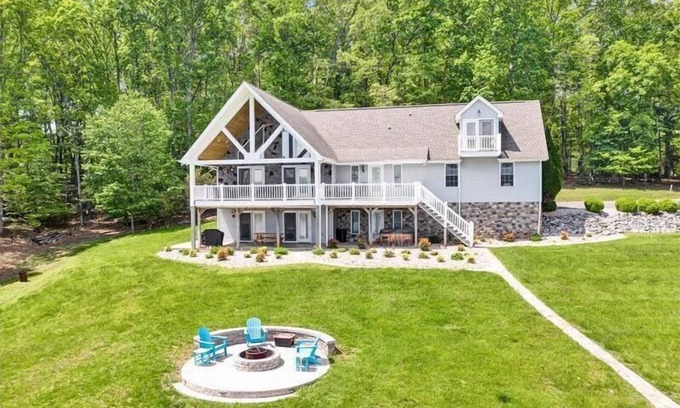 Huddleston House | 4 Bedrooms, 1 Flex Rooms, 5 Bathrooms! SANDY BEACH & HOT TUB! A Real "Family Retreat"!