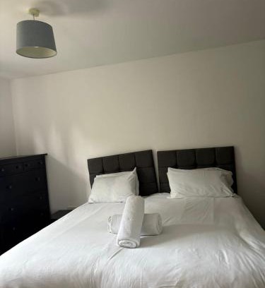Birmingham House | 4 Bedrooms Townhouse with Garden & Parking by BrumStay UK