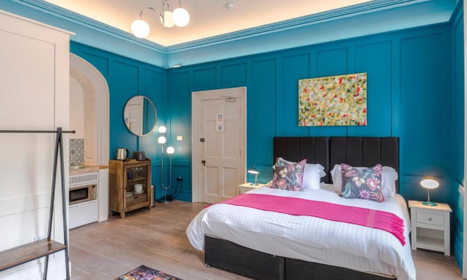 Bristol Apartment | 4 Berkeley Square I Your Apartment
