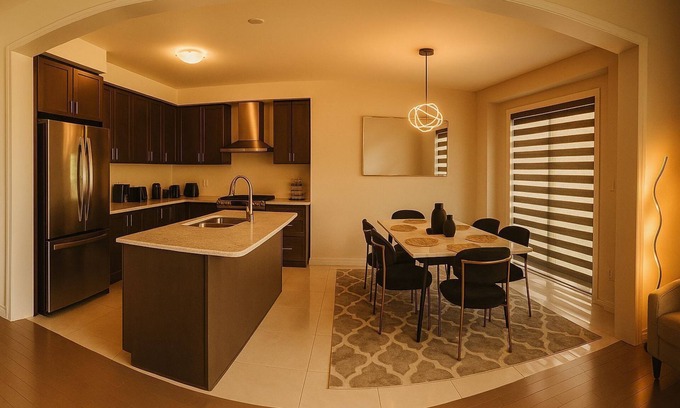 Thorold House | 4 BR 2.5 WR-BRAND NEW LUX VAC HOUSE MNTS AWAY FRM NIAGARA FALLS CAN & US BORDER