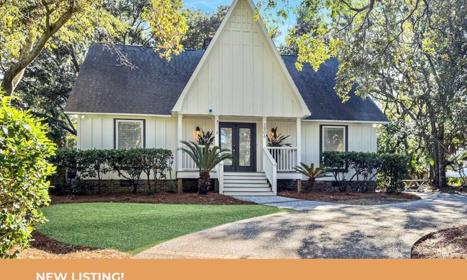 Isle of Palms House | 4 BR Beach House w/Lush Backyard | Pet Friendly