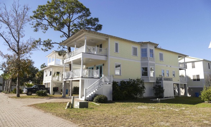 Tybee Island House | 4 BR Charming Southern Style Home - North End - Property Name Villa Charm