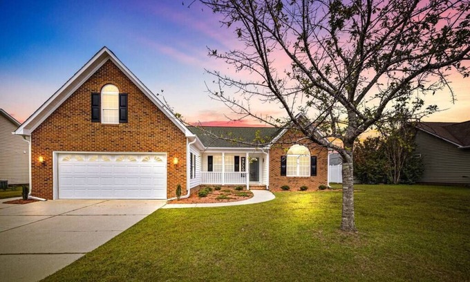 New Bern House | 4 BR Home 5 mins to DT Game Room 5 Stars