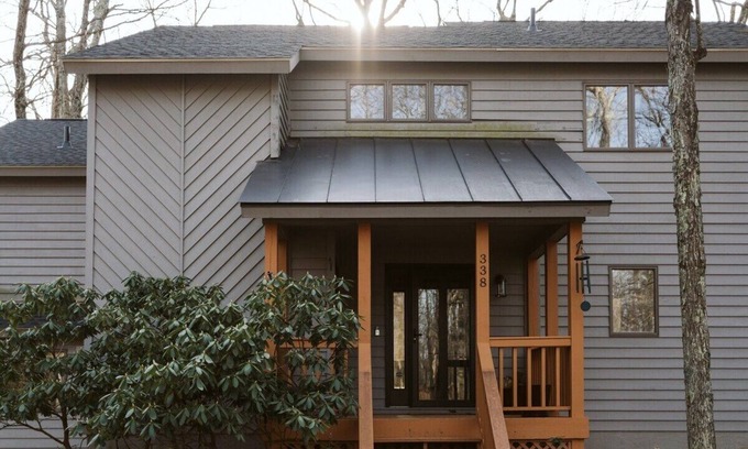 Nellysford Cabin | 4 BR Modern Cabin w/Game Room + Golf Course View