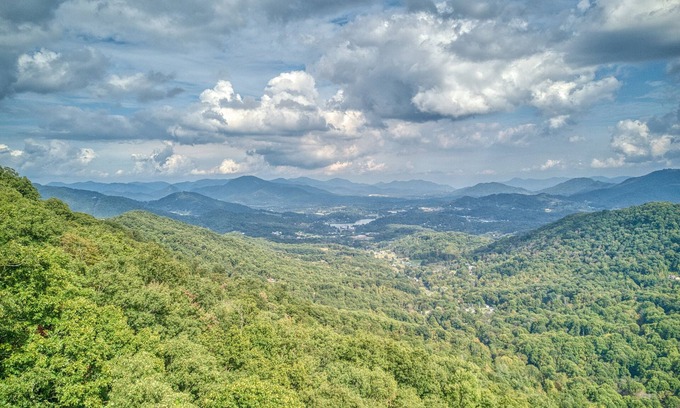 Waynesville House | 4 BR Mountain cabin with beautiful long range views in quiet gated community