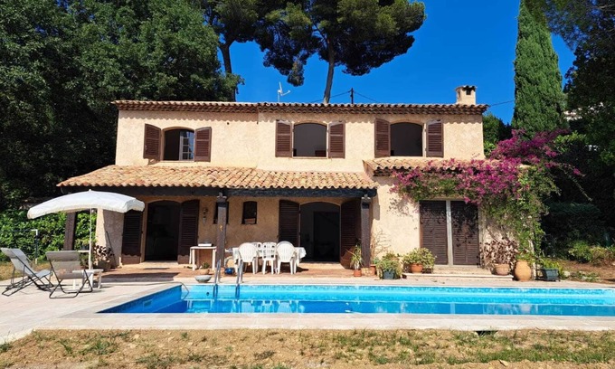 Le Cannet Villa | 4 BR Villa with Pool, Sea View, AC, Parking. - BENAKEY