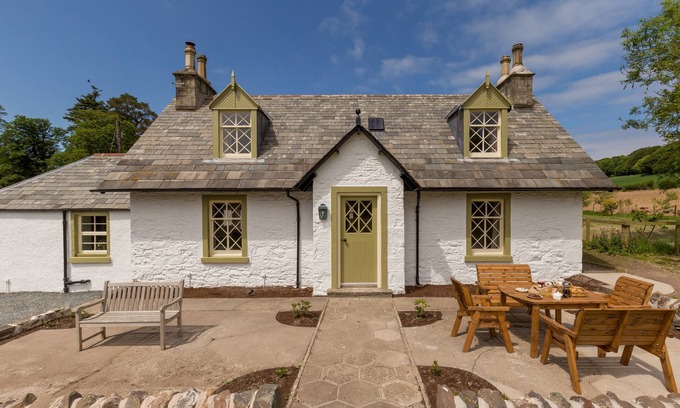 Stranraer Cottage | 4* Coastal Estate Cottage/Log Burner/Beautiful Woodland Walks