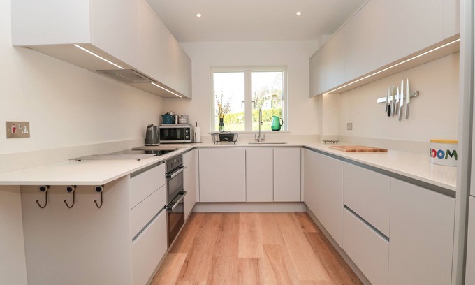 Bugford Cottage | 4 Court Terrace, Hillfield Village