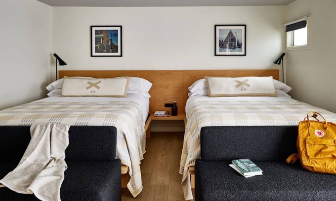 Stowe Area Hotel | 4 Deluxe Double Queens | Tälta Lodge, a Bluebird by Lark | with Indoor Pool