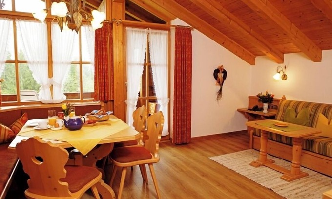 Groissenbach Apartment | (4) Drei-Raum-Ferienwohnung 65qm, 2-6 Personen, Dusche/WC, Wohn-Schlafraum + 2 Extra Schlafzimmer, Küche, großer Balkon