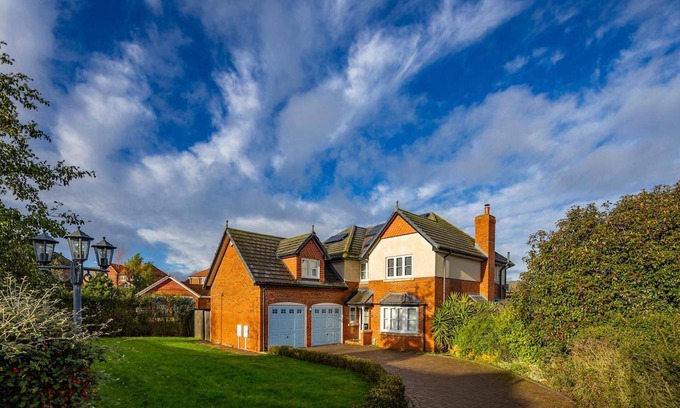 Sheerness House | 4 Luxurious Executive Villa