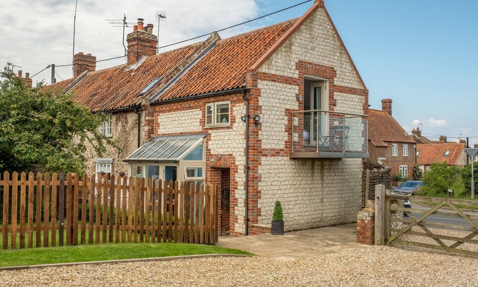 Thornham Cottage | 4 Malthouse Cottages - Thornham Norfolk, Pet Friendly, EV Charger
