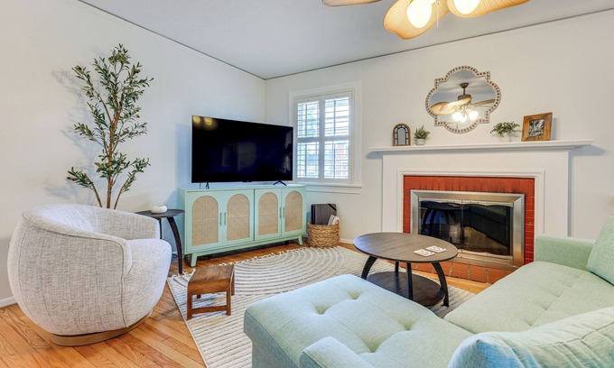 South Riverside House | 4 Mi to Dtwn Jacksonville: Chic Home w/Porch!
