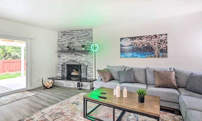 Reno/Tahoe Airport House | 4 Mi to Dtwn Reno: Sleek Family Retreat!