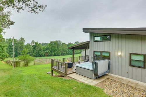 Walhonding House | 4 Mi to Mohican River Ohio Amish Country Cottage