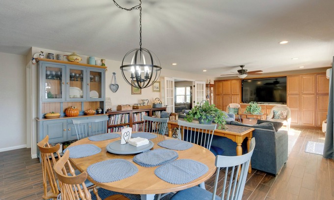 Port Charlotte - Charlotte Harbor House | 4 Mi to Port Charlotte Beach Park: Gem w/Pool