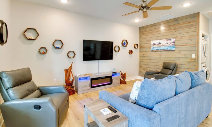 Fulton House | 4 Mi to Rockport Beach Park: Home w/Resort Perks